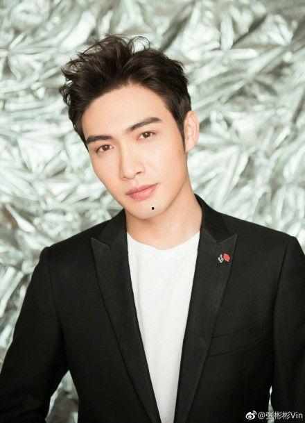 方家翊爆料情侣博主视频,视频内容引发热议